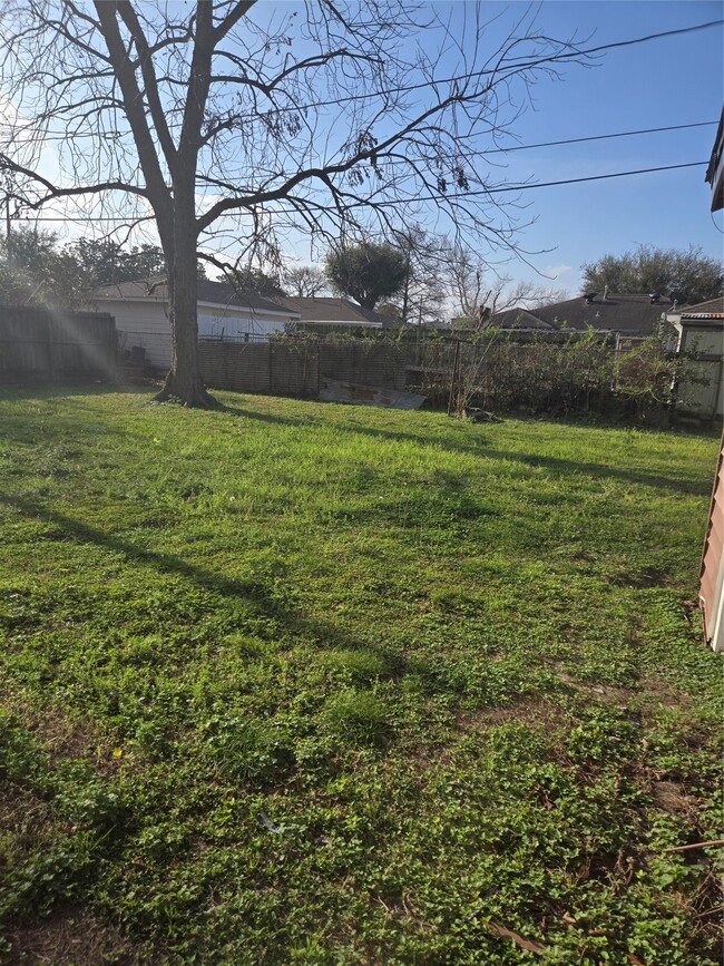 Building Photo - 2216 3rd St