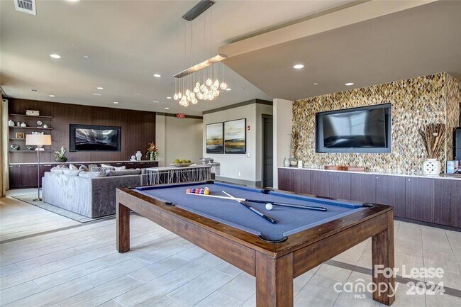 Building Photo - 905 Kenilworth Ave