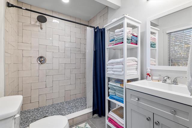 Building Photo - 4101 Lovell Ave