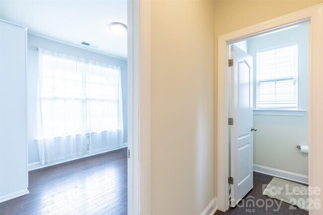 Building Photo - 1310 Middlecrest Dr NW