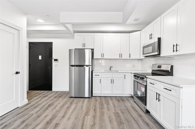 Building Photo - 2043 Webster Ave