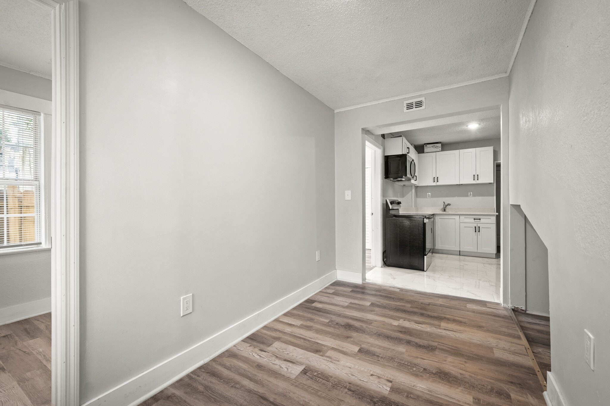 Building Photo - 3524 Boulevard