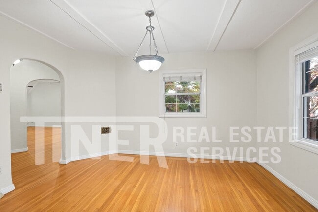 Building Photo - 801 46th St