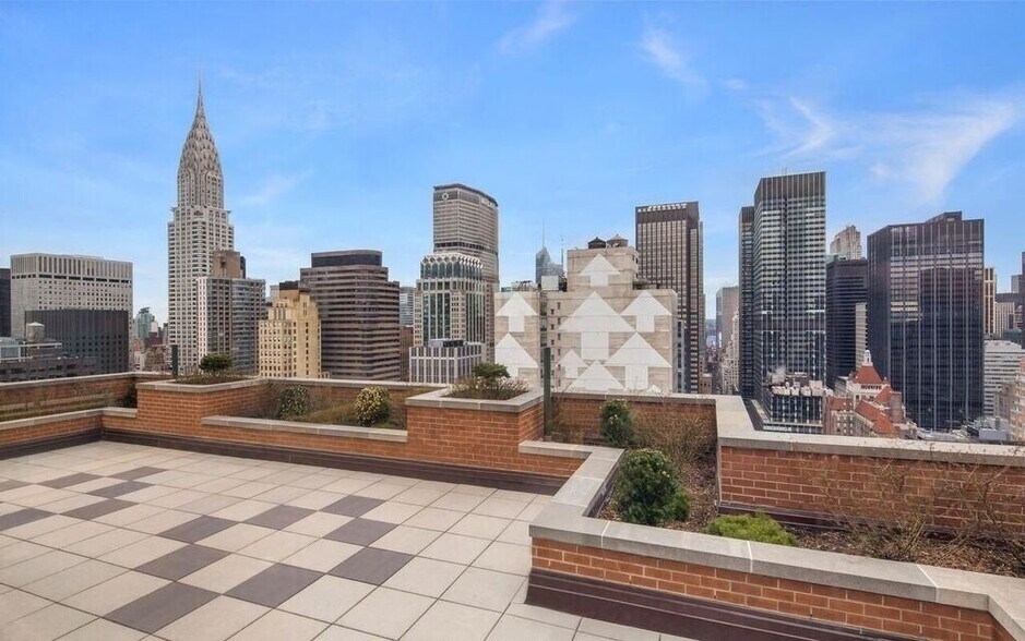 Building Photo - 236 E 47th St