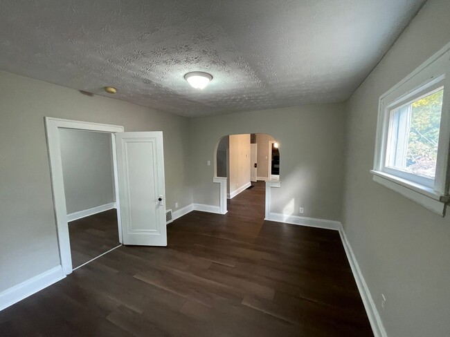 Building Photo - SECTION 8 and EDEN ACCEPTED!! Spacious New...