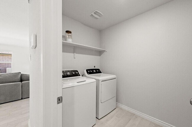 Building Photo - 213 Gauge Rd