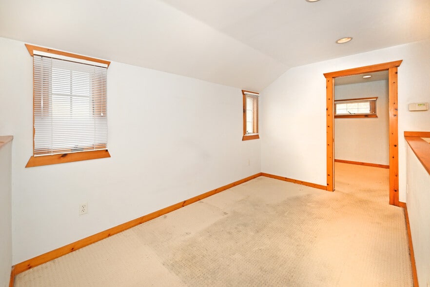Building Photo - 211 Godwin Ave