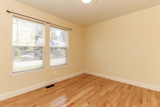 Building Photo - 1861 Palisade Blvd