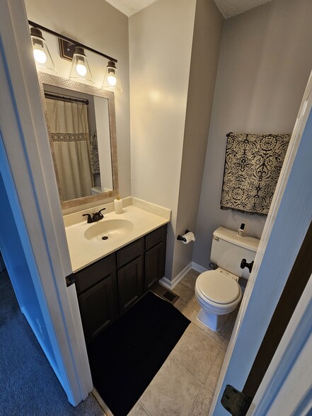 Building Photo - 117 Forest Oaks Dr