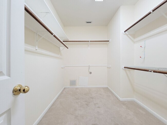 Building Photo - Fantastic looking 4 bedroom and 2 bathroom home in a great neighborhood nestled in the heart of S...