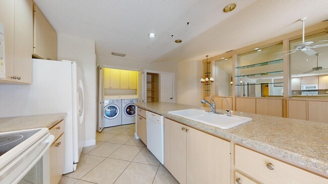 Building Photo - 7503 Geminata Oak Ct
