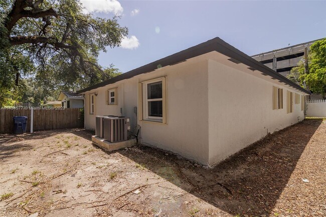 Building Photo - 2185 NW 41st St