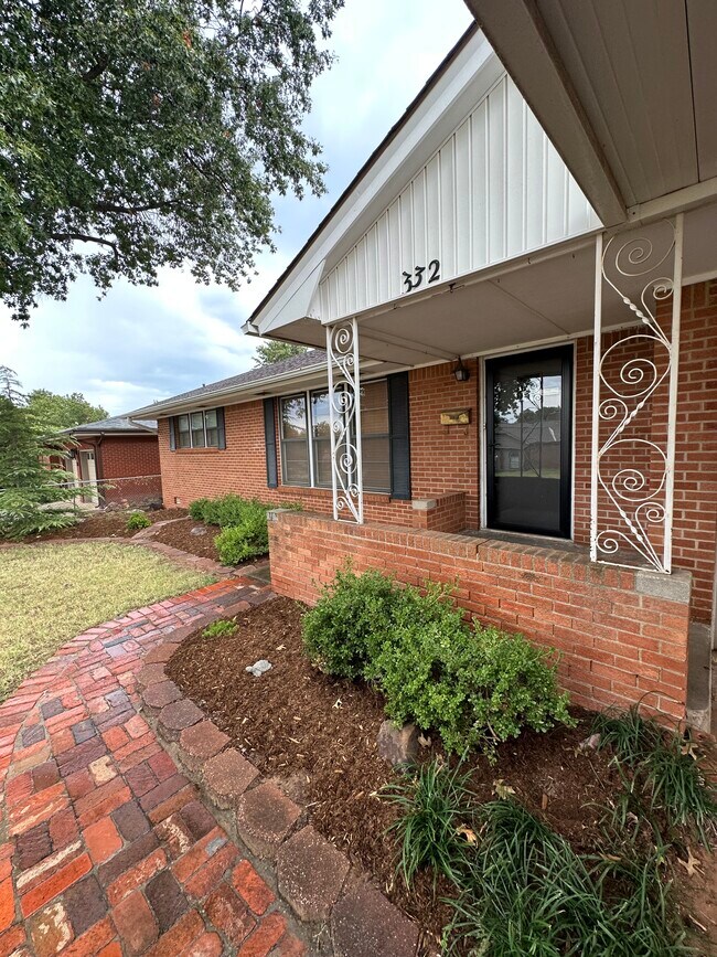 Building Photo - 332 Tullahoma Dr