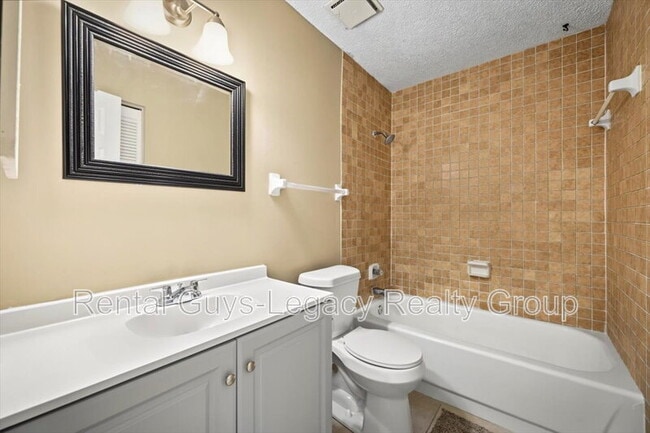 Building Photo - 803 Kettering Way