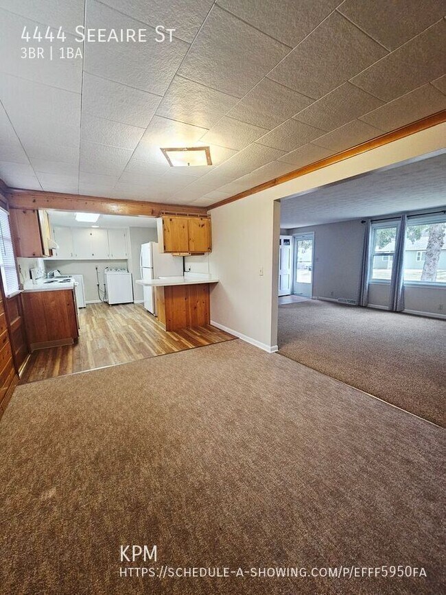 Building Photo - 4444 Seeaire St