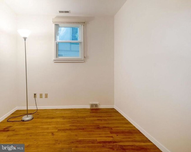Building Photo - 4111 Denfeld Ave