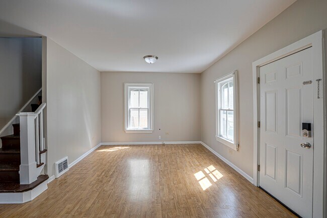 Building Photo - 371 Cedar St