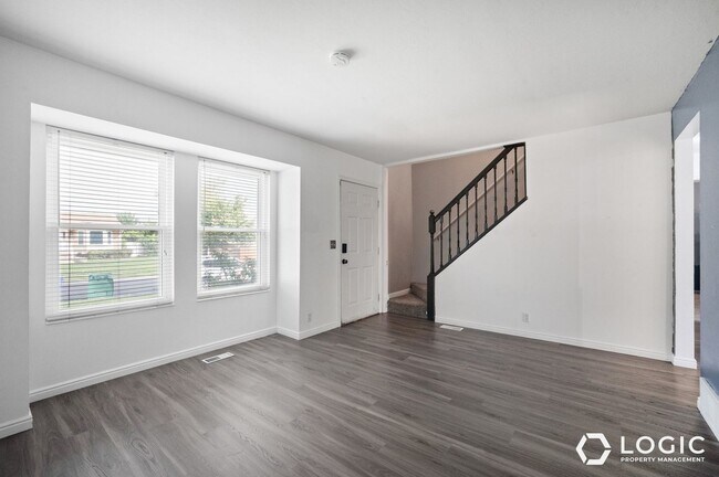 Building Photo - 5155 Saguaro Dr