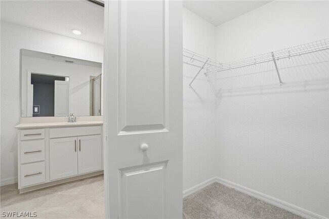 Building Photo - 15345 Grn Acrs Ave