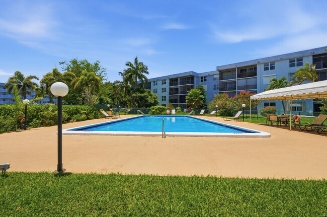 Building Photo - 108 Royal Pk Dr