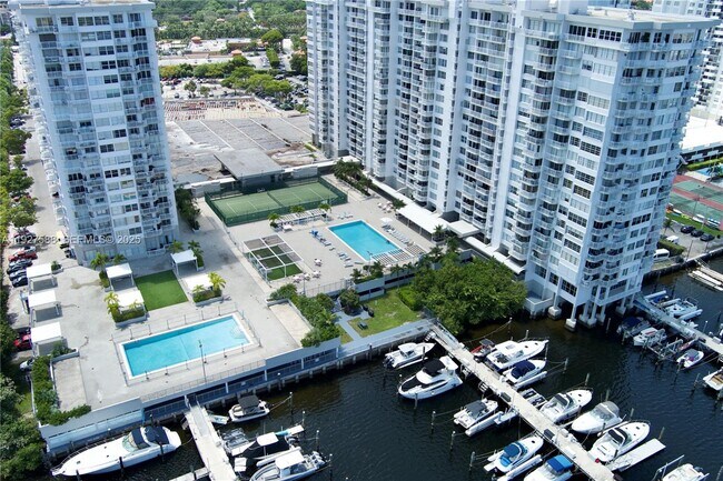 Building Photo - 18071 Biscayne Blvd