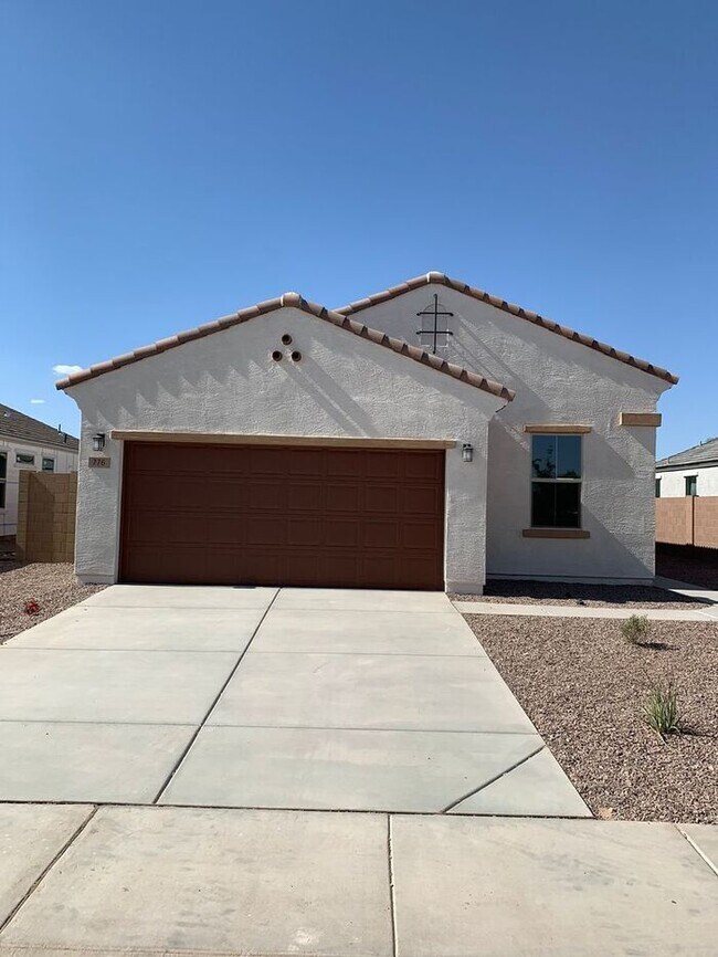 Building Photo - This stunning 4-bedroom, 2-bathroom home l...