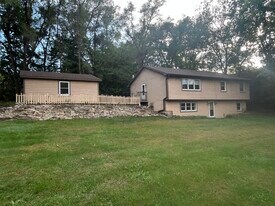 Building Photo - 38910 N Kenmore Rd