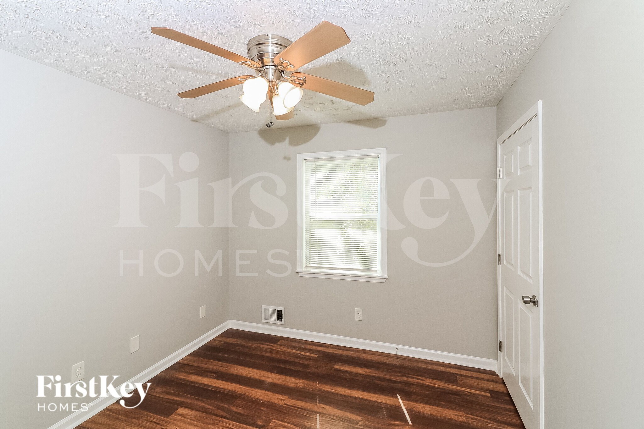 Building Photo - 680 Springhollow Ln SW