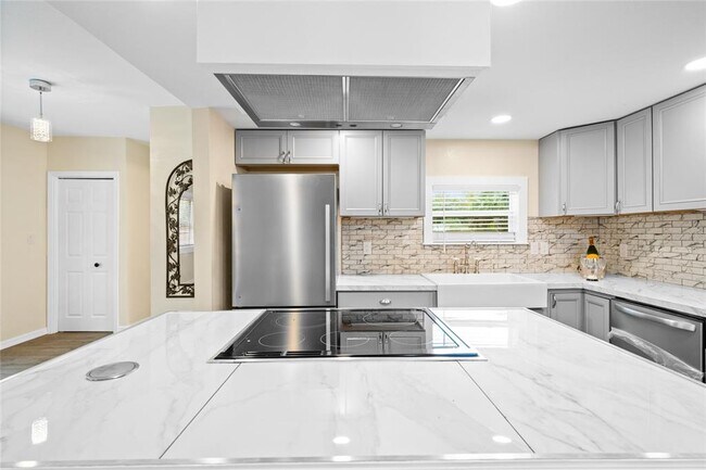 Building Photo - 245 S Rhodes St