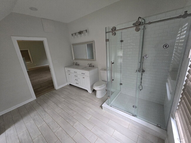Building Photo - "3-Bed Home on Briarwood Rd: Spacious 1895...