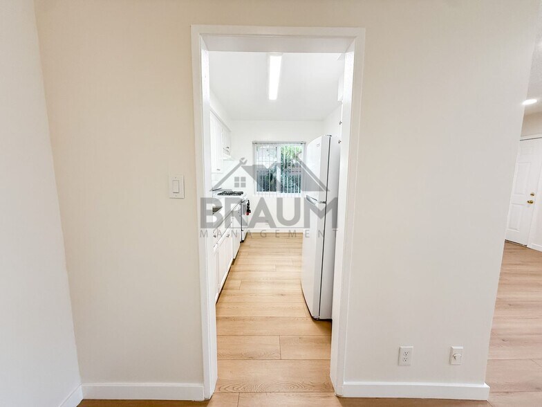 Building Photo - 5433 Sepulveda Blvd