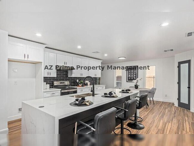 Building Photo - 4233 E Raven Rd