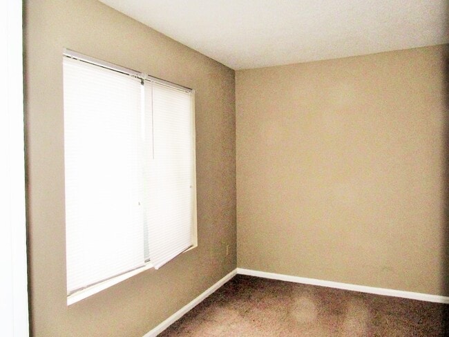 Building Photo - 341 Beverly St