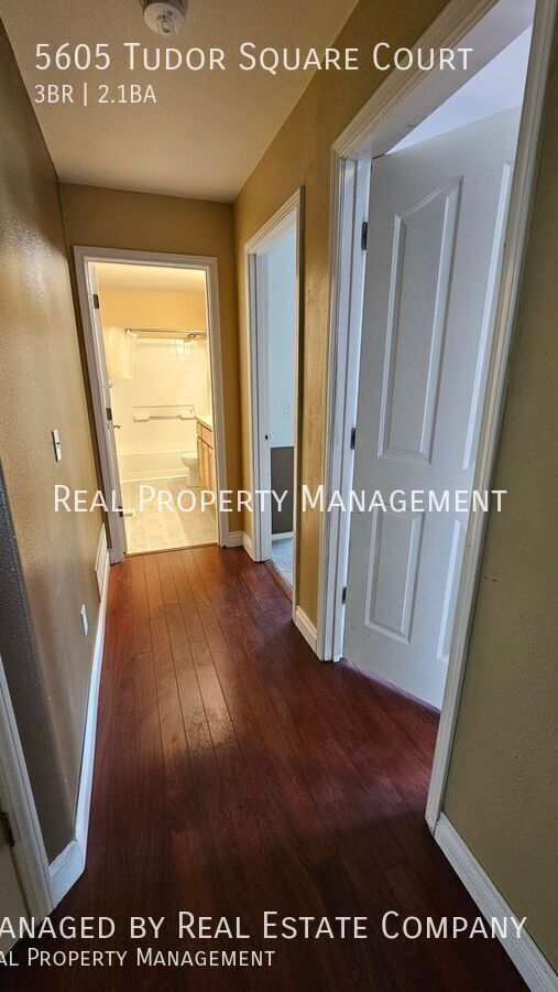 Building Photo - 5605 Tudor Square Ct