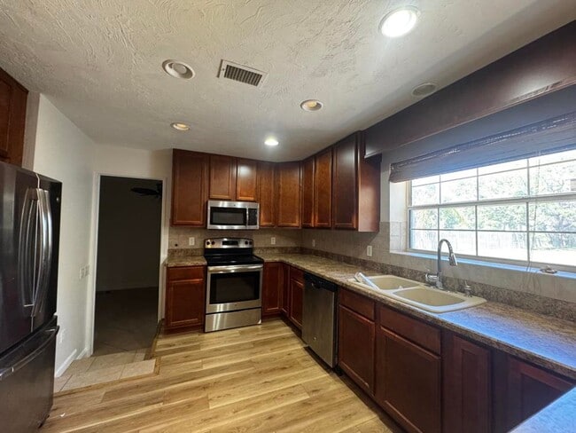 Building Photo - Beautiful Beachside Home in Ormond Beach!