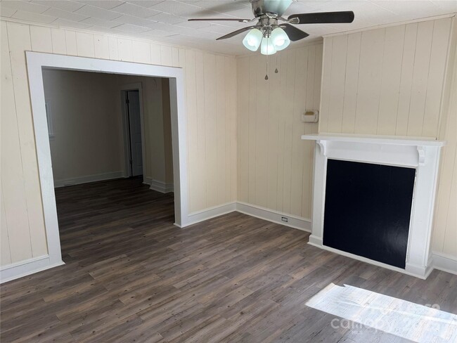 Building Photo - 826 Cantwell St