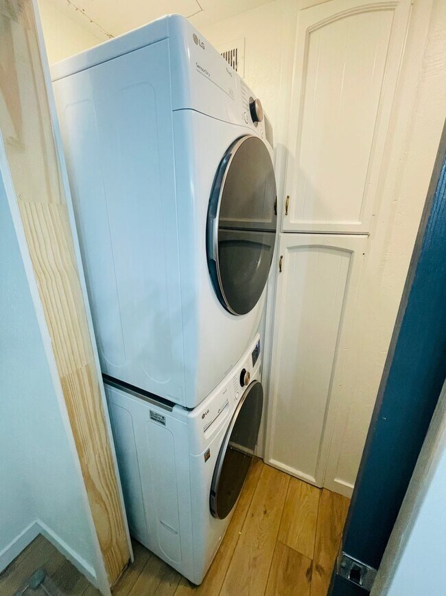 Building Photo - Gorgeous Furnished Canyon Home near beach/pier and downtown in Coastal San Clemente