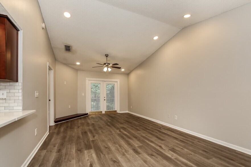 Building Photo - 7862 Aquarius Cir S
