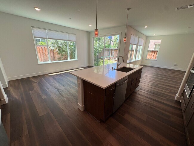 Building Photo - Beautiful 4 Bedroom 3 Bath Brentwood Home With SOLAR