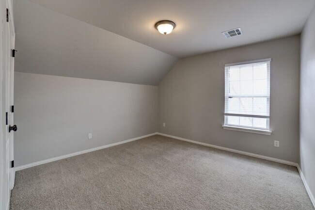 Building Photo - 5 Bed | 2.5 Baths | Broken Arrow