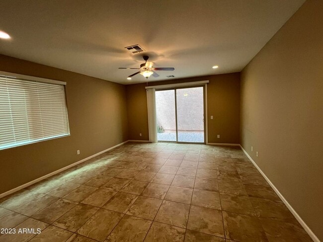 Building Photo - 3 bedroom 2 bath home in the desirable Higley Park community.