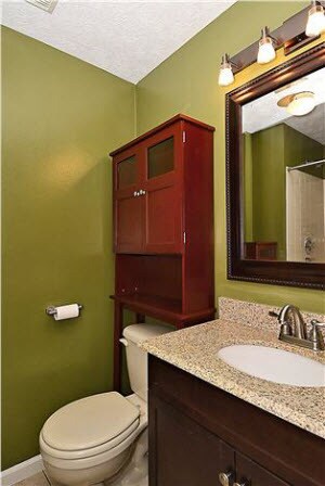 Building Photo - Spacious 2BR/2BA Condo in the Heart of How...