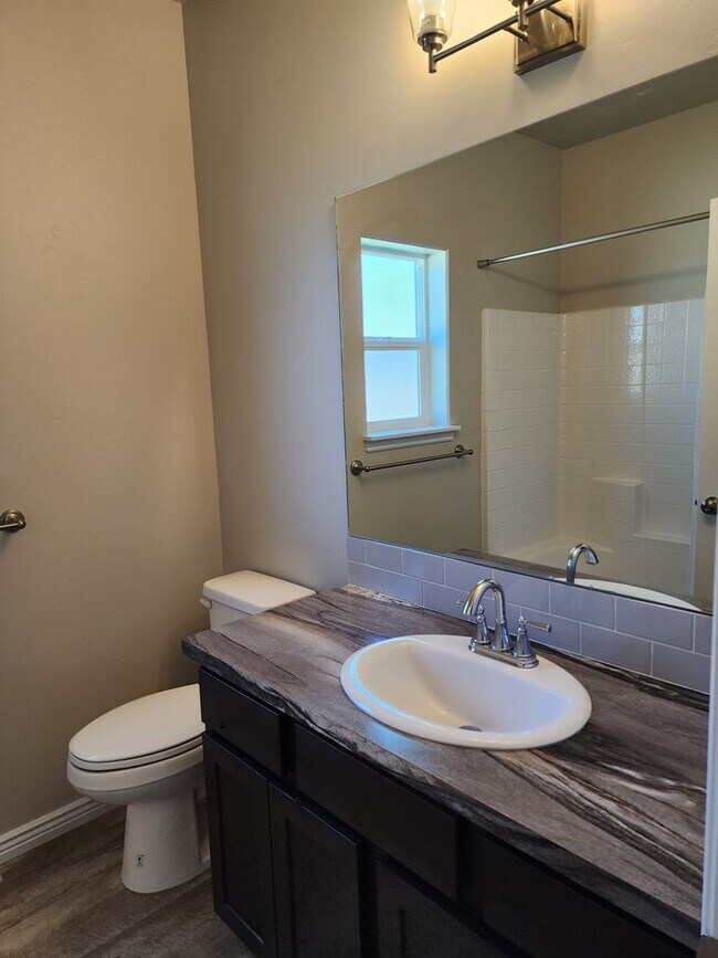 Building Photo - Beautiful, Immaculate Home in Northwest Tw...
