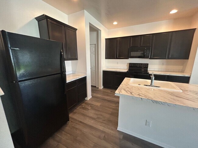 Building Photo - 3 Bedroom plus Loft For Rent! Victory Sout...