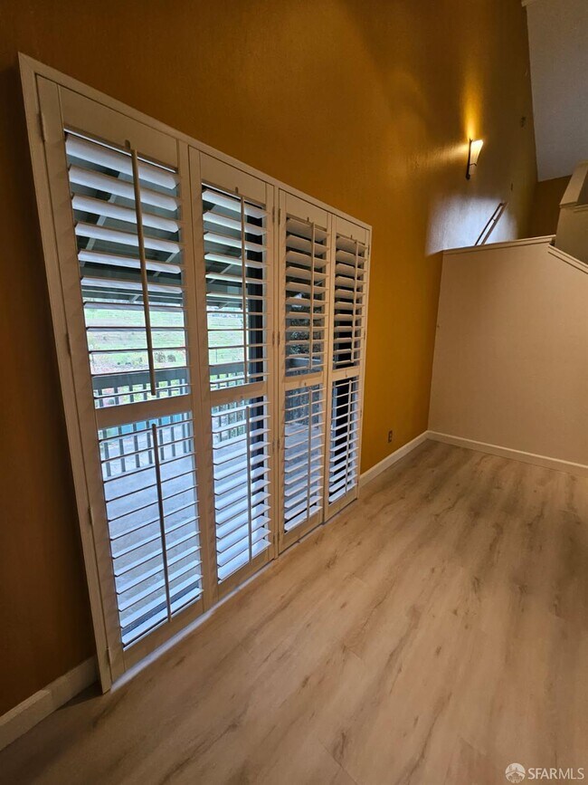 Building Photo - 8763 Mountain Blvd