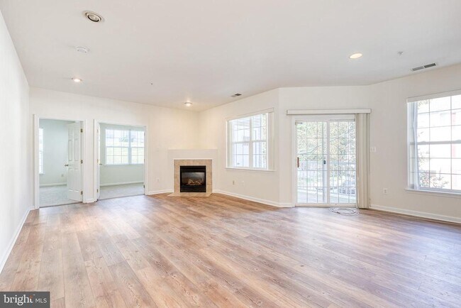 Building Photo - 5003 Hollington Dr