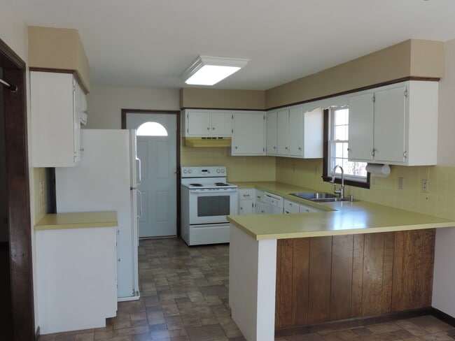 Building Photo - Perfect Family Home