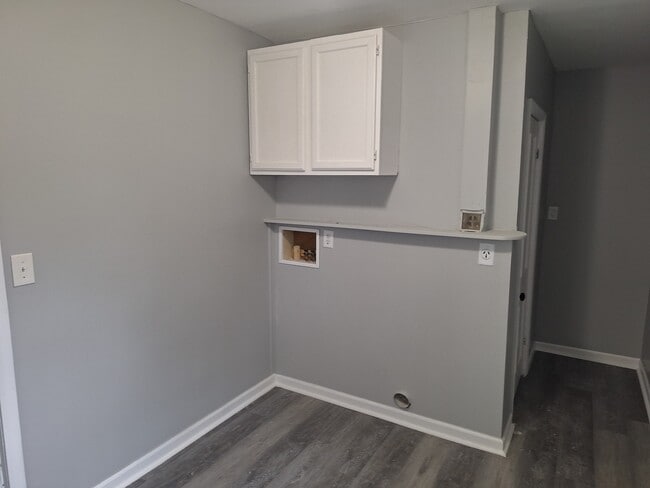 Building Photo - 202 W Chestnut St