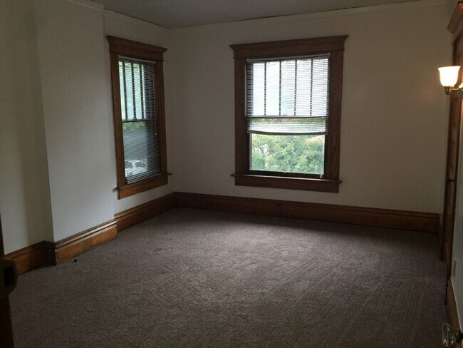 Building Photo - 208 Frambes Ave
