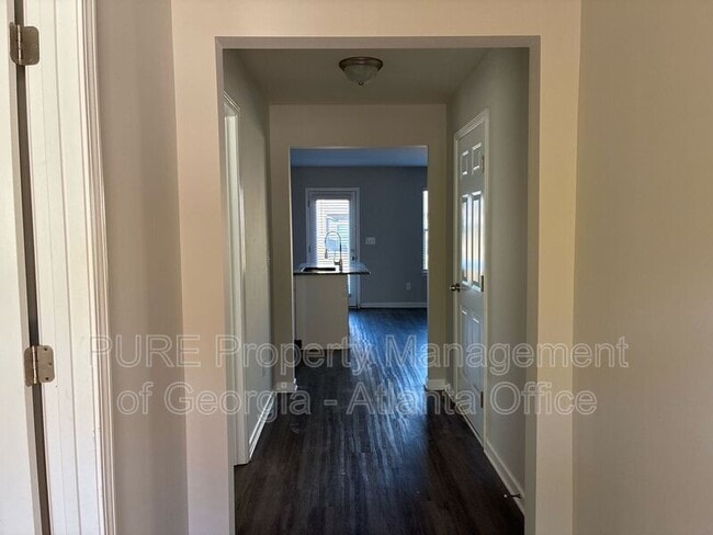 Building Photo - 305 Nutwood Trce